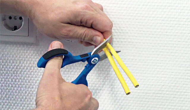 With the WEICON TOOLS cable cutter, cables can be easily cut and
