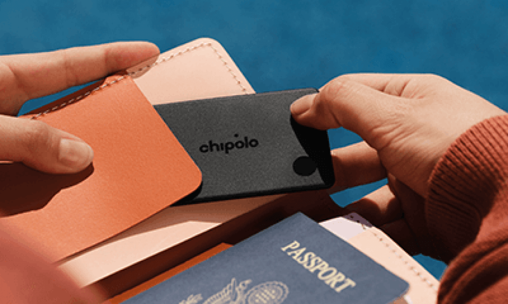 Chipolo Card dans les documents de voyage